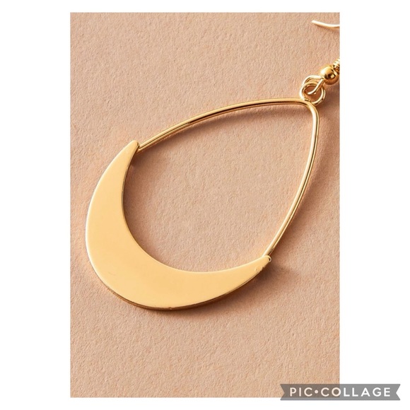 Gold moon hoop dangle earrings - Picture 4 of 4